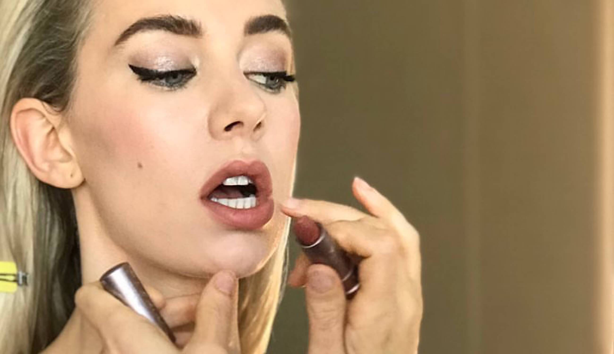 100_PURE_Cocoa_Butter_Matte_Lipstick_Mojave_on_Vanessa_Kirby